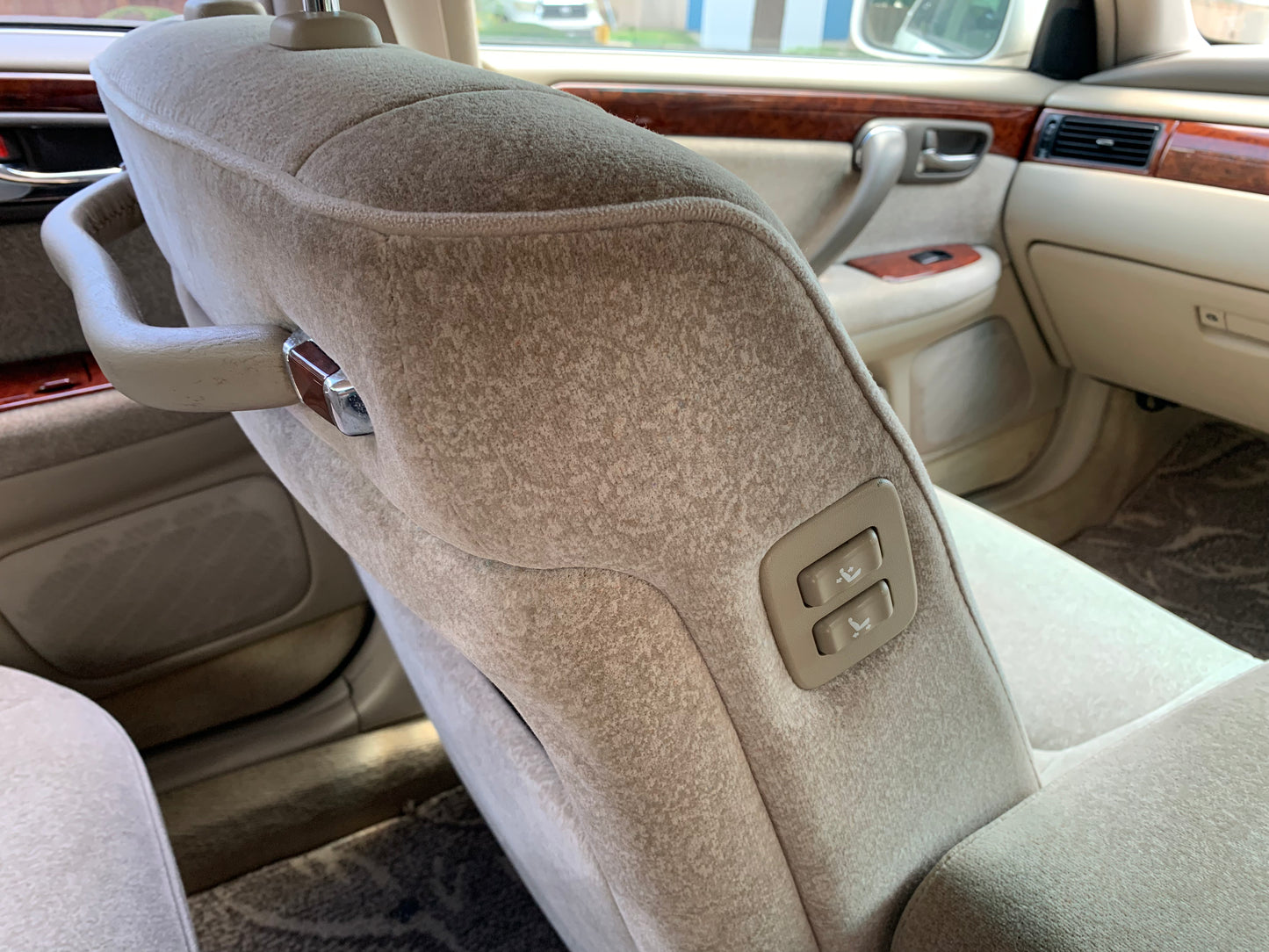 1999 Toyota Crown Royal Saloon, 2WD + AC