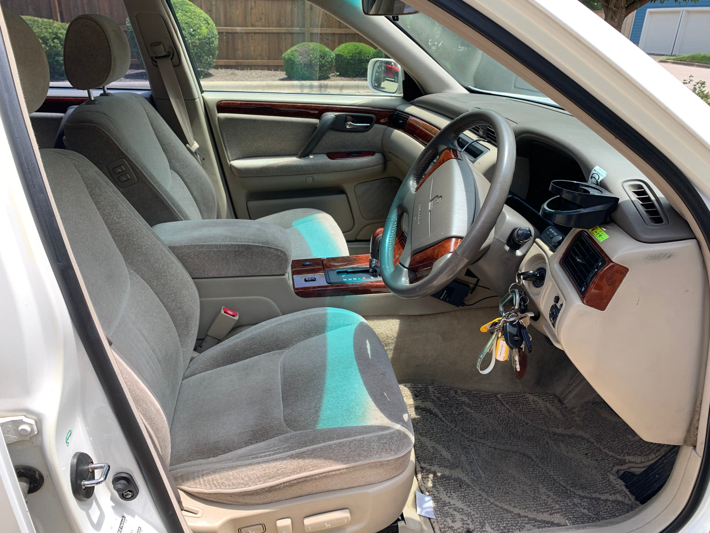1999 Toyota Crown Royal Saloon, 2WD + AC