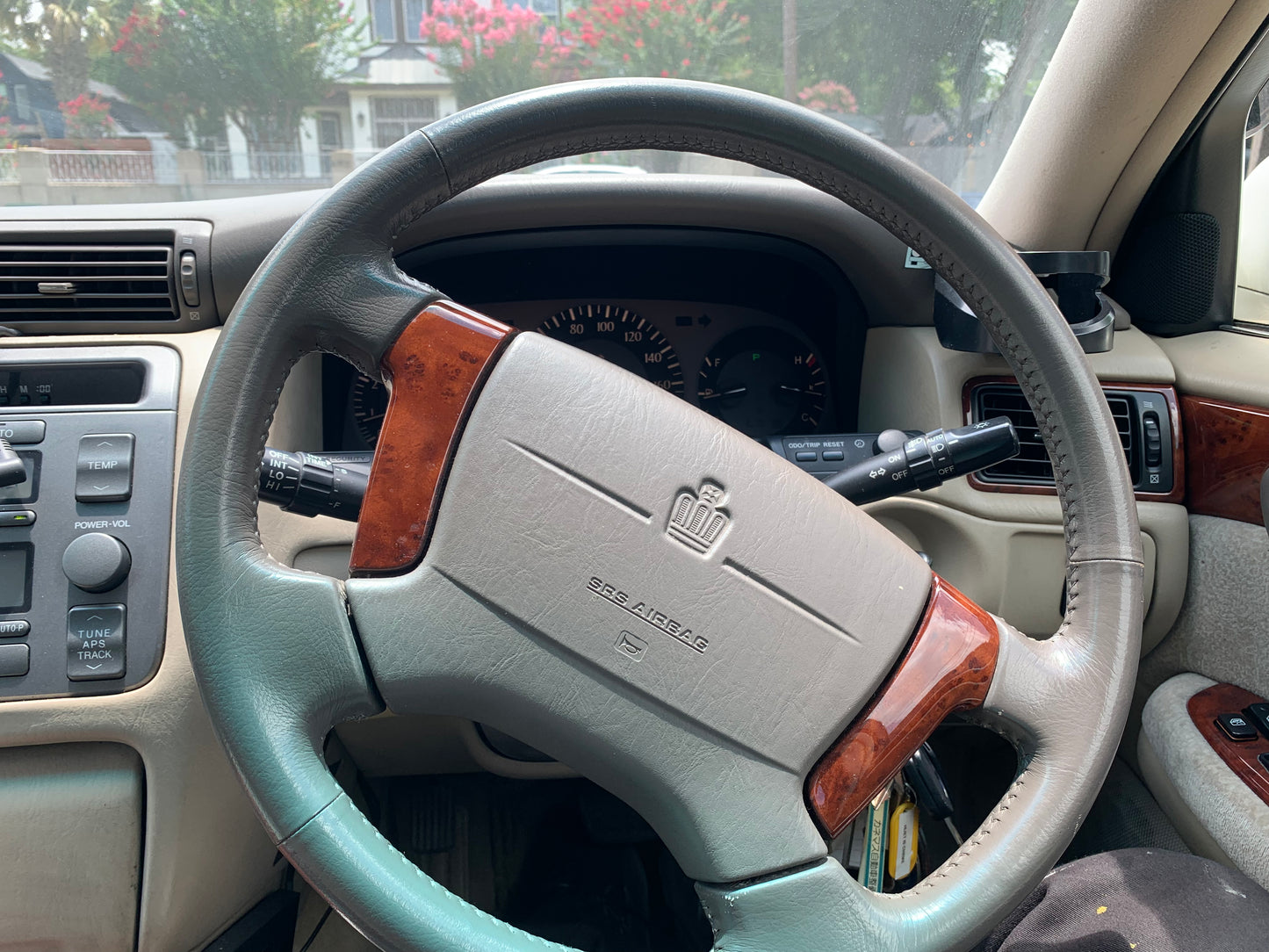 1999 Toyota Crown Royal Saloon, 2WD + AC