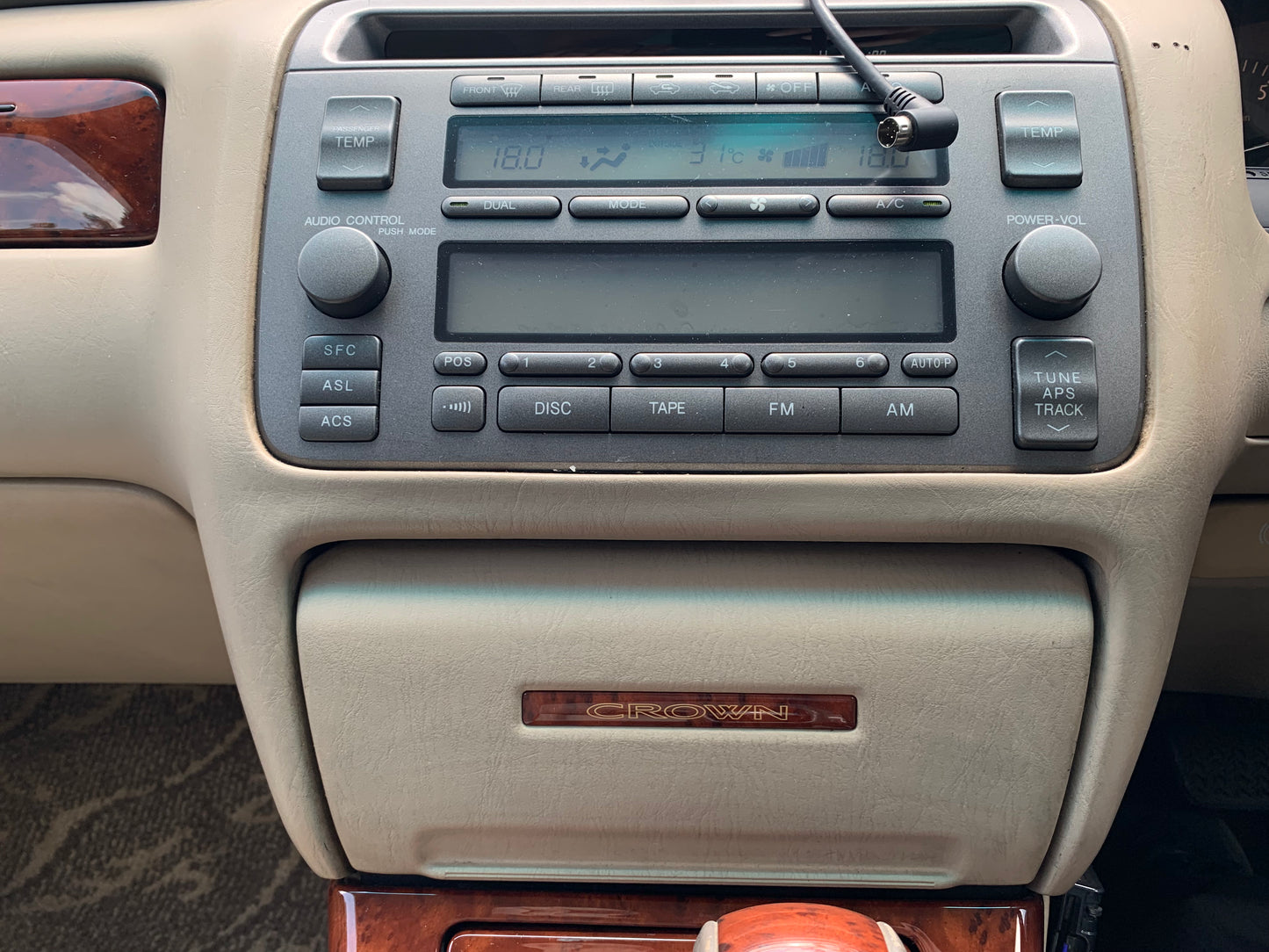 1999 Toyota Crown Royal Saloon, 2WD + AC