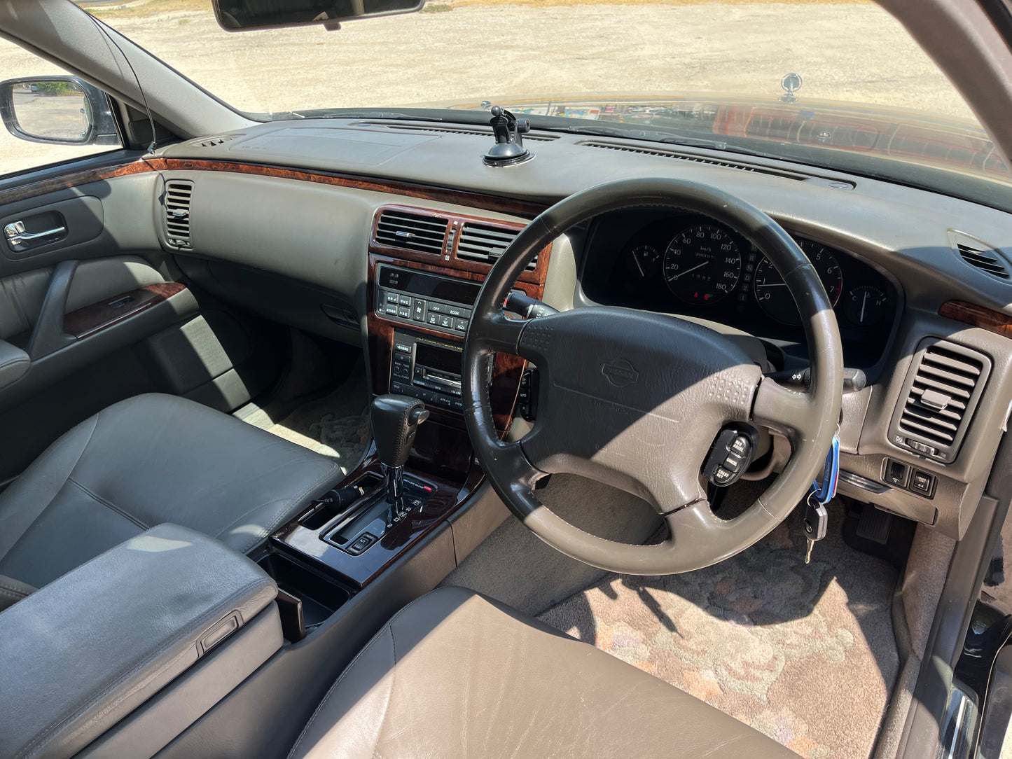 Nissan Cima, 2WD + AC
