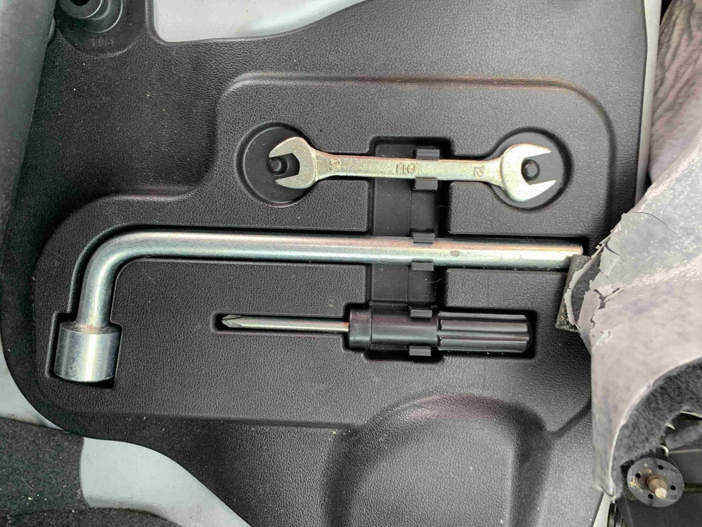 [COMING SOON] 2000 Subaru Dias, 4WD and AC + Custom Roof Rack