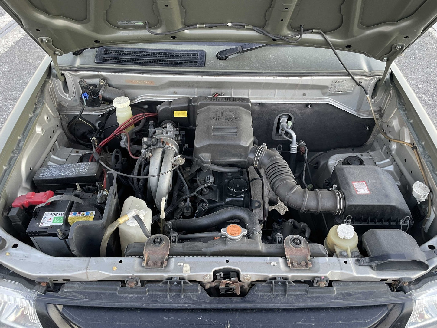 2000 Mitsubishi Pajero, 2WD + AC