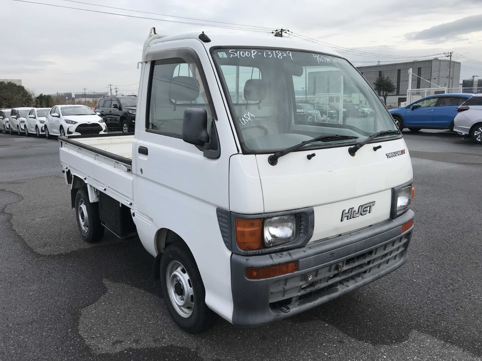 1998 Daihatsu Hijet, 2WD and AC + Automatic